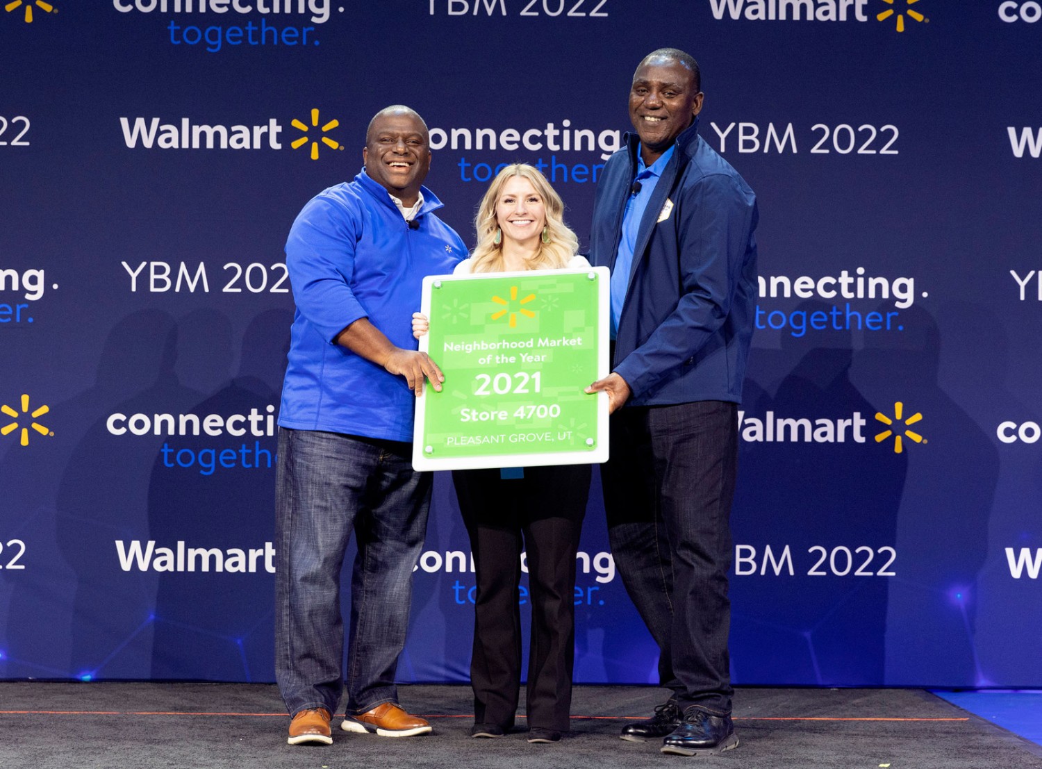 Kristin Rohling accepts the 2021 Neighborhood Market of the Year award