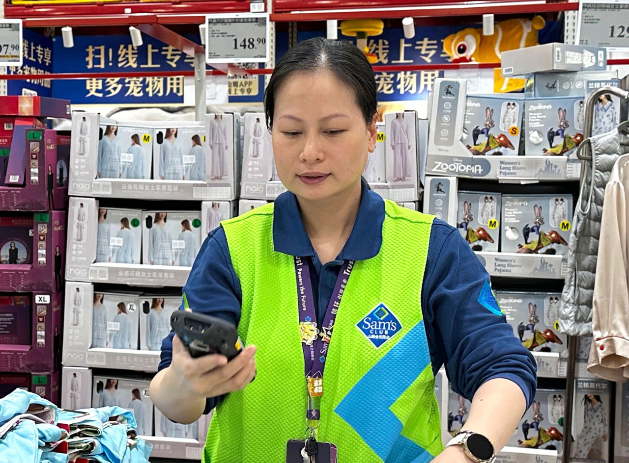 Sam’s Club associate Chen Zhuoshan reviews merchandise.